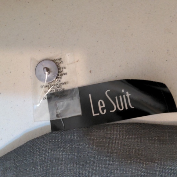 NWT Le Suit gray 2 piece career wear suit coat and skirt size 4 - Picture 12 of 13